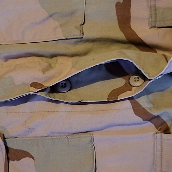 Desert Camo button-up shirt-jacket. Field coat.  4 pockets.  Military issue.  L. - Picture 7 of 11